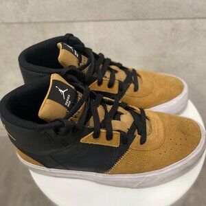 Nike - Jordan Series. 03 Mid - SNEAKER